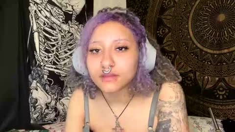 Snapshot of deluxxxeblu chatting on 01-22-25, 04:55 TankinBody online show from 01-22-25, 04:55