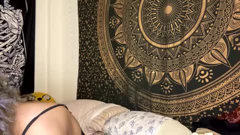 Snapshot of deluxxxeblu chatting on 01-25-25, 01:10 TankinBody online show from 01-25-25, 01:10