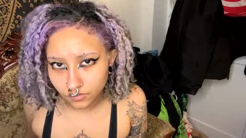 Snapshot of deluxxxeblu chatting on 01-25-25, 10:18 TankinBody online show from 01-25-25, 10:18