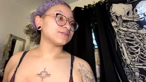 Snapshot of deluxxxeblu chatting on 01-29-25, 03:04 TankinBody online show from 01-29-25, 03:04