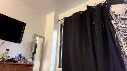 Snapshot of deluxxxeblu chatting on 01-29-25, 07:11 TankinBody online show from 01-29-25, 07:11