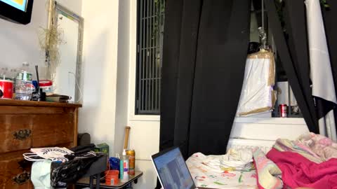 Snapshot of deluxxxeblu chatting on 02-08-25, 11:13 TankinBody online show from 02-08-25, 11:13