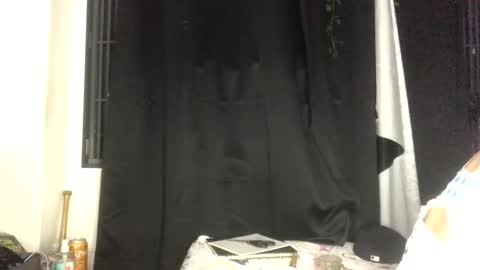 Snapshot of deluxxxeblu chatting on 02-10-25, 04:19 TankinBody online show from 02-10-25, 04:19