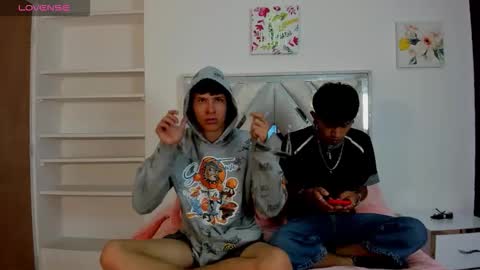 Snapshot of demiansalvatore chatting on 09-20-25, 12:17 Demian and Salvatore online show from 09-20-25, 12:17