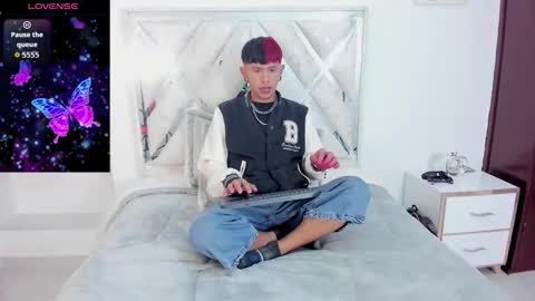 Snapshot of demiansalvatore chatting on 09-29-25, 11:37 Demian and Salvatore online show from 09-29-25, 11:37