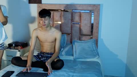 Snapshot of demiansalvatore chatting on 12-01-25, 10:48 Demian and Salvatore online show from 12-01-25, 10:48