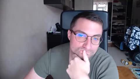 Den online show from 10-23-25, 10:36