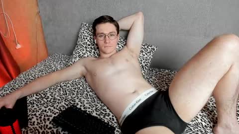 Snapshot of deni_boy99 chatting on 12-27-24, 04:10 Deni online show from 12-27-24, 04:10