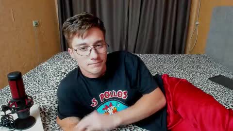 Snapshot of deni_boy99 chatting on 09-24-25, 04:10 Deni online show from 09-24-25, 04:10