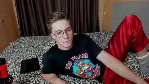 Snapshot of deni_boy99 chatting on 10-26-25, 05:19 Deni online show from 10-26-25, 05:19