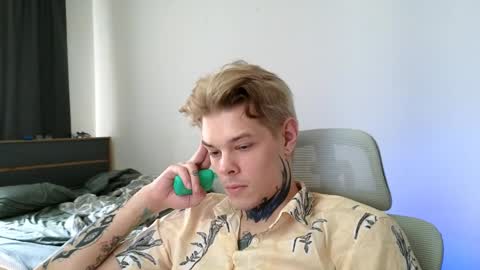 Snapshot of denis_here chatting on 05-14-26, 12:01 Denis online show from 05-14-26, 12:01
