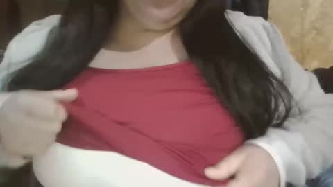 Snapshot of denisse131015 chatting on 12-19-25, 03:13 curvy top online show from 12-19-25, 03:13