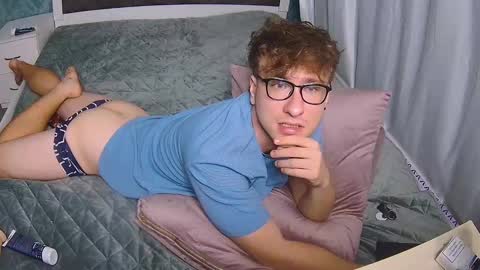 Snapshot of dennisgartman chatting on 10-24-25, 06:26 Dennis online show from 10-24-25, 06:26