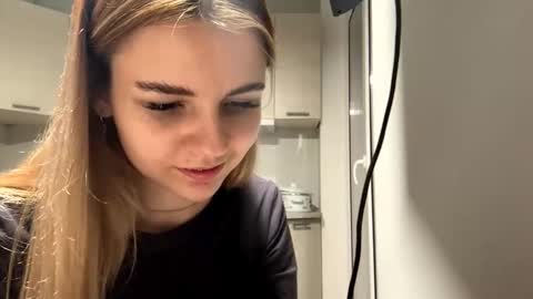 Denni online show from 09-27-25, 05:07