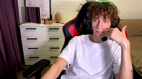 Snapshot of denobluora chatting on 12-10-24, 08:16 Jasper online show from 12-10-24, 08:16