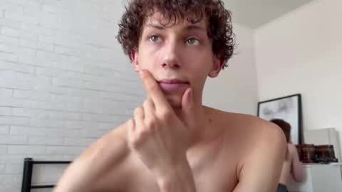 Snapshot of denobluora chatting on 03-08-25, 10:11 Jasper online show from 03-08-25, 10:11