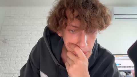 Snapshot of denobluora chatting on 09-20-25, 01:23 Jasper online show from 09-20-25, 01:23