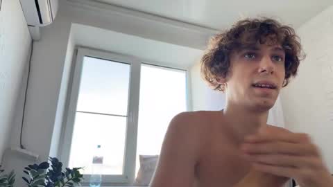 Snapshot of denobluora chatting on 10-30-25, 11:22 Jasper online show from 10-30-25, 11:22