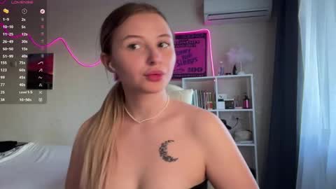 Snapshot of deonnagarn chatting on 05-07-26, 02:33 Vi Victoria online show from 05-07-26, 02:33
