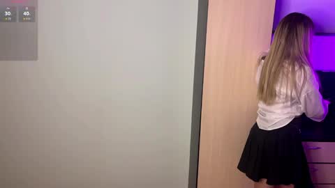 Luna online show from 04-24-26, 05:15