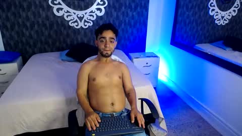 Snapshot of dereck_jhonsonn chatting on 11-08-25, 07:56 Dereck online show from 11-08-25, 07:56