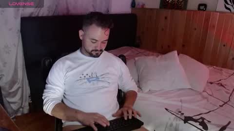 Snapshot of dereck_mills3 chatting on 02-25-26, 04:11 Dereck Mills3 online show from 02-25-26, 04:11