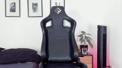 Snapshot of dereck_vega chatting on 07-19-26, 12:47 Dereck Vega online show from 07-19-26, 12:47
