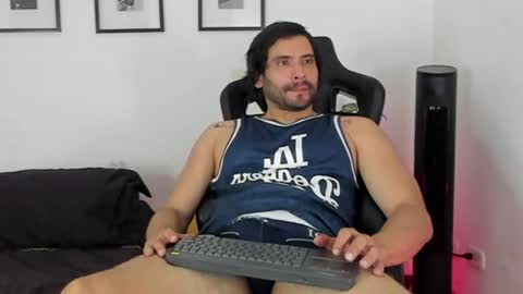 Snapshot of dereck_vega chatting on 07-23-26, 01:58 Dereck Vega online show from 07-23-26, 01:58