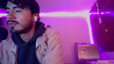 Snapshot of derek_smoke chatting on 07-18-26, 05:00 Derek smit online show from 07-18-26, 05:00