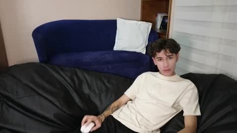 Snapshot of derekswan chatting on 11-11-25, 02:00 Derek online show from 11-11-25, 02:00