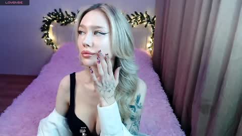 Snapshot of des_ch chatting on 01-24-25, 06:25 Ari online show from 01-24-25, 06:25