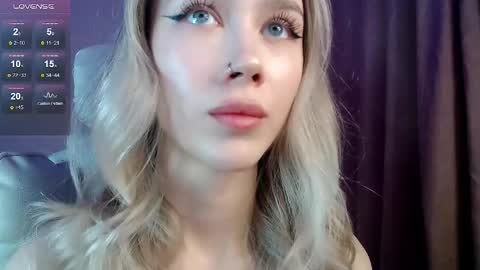 Snapshot of des_ch chatting on 10-25-25, 05:19 Ari online show from 10-25-25, 05:19