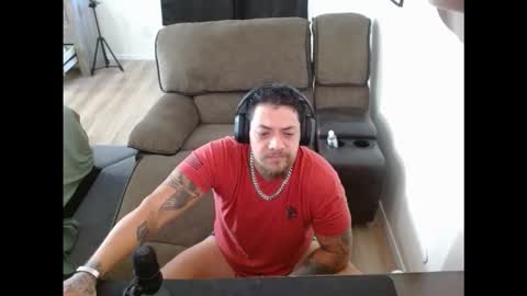 Snapshot of desertadventurer25 chatting on 10-15-25, 02:17 desertadventurer25 online show from 10-15-25, 02:17