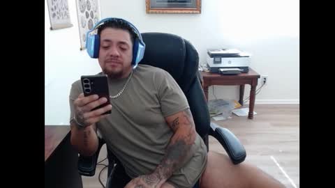 Snapshot of desertadventurer25 chatting on 10-26-25, 06:03 desertadventurer25 online show from 10-26-25, 06:03