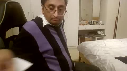 Snapshot of desiboi9 chatting on 10-25-25, 12:18 desiboi9 online show from 10-25-25, 12:18