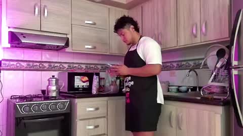 TORI AND MR. BEAR online show from 01-28-25, 06:17