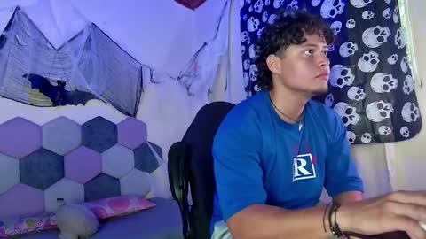 TORI AND MR. BEAR online show from 10-31-25, 06:20