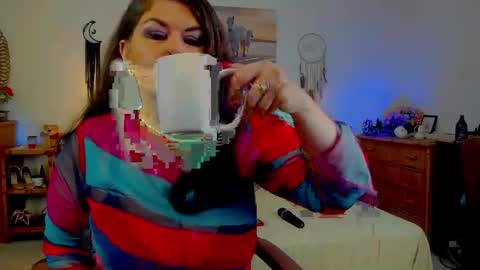 HellenMoon online show from 06-04-26, 08:31