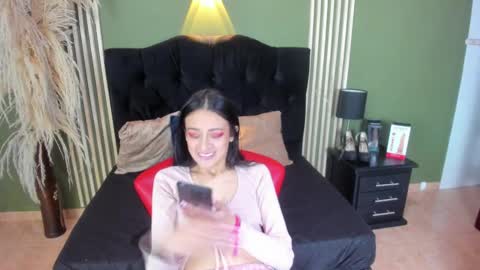 Snapshot of desiring__angel chatting on 02-25-25, 10:47 Desiring Angel online show from 02-25-25, 10:47