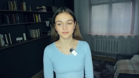 Snapshot of destiebestie chatting on 11-18-25, 08:30 Ann online show from 11-18-25, 08:30