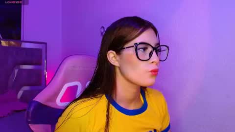 Snapshot of destinya_ chatting on 06-17-26, 12:07 destinya_ online show from 06-17-26, 12:07