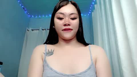 Snapshot of destinyroxie chatting on 12-19-24, 01:18 ROXIE  online show from 12-19-24, 01:18