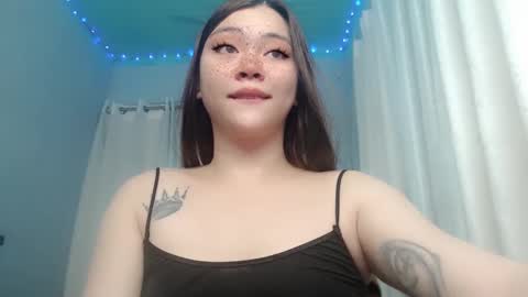 Snapshot of destinyroxie chatting on 12-31-24, 01:04 ROXIE  online show from 12-31-24, 01:04