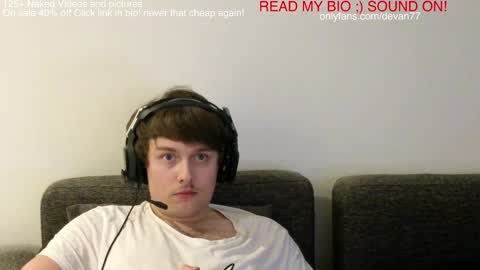 Snapshot of devantheplug chatting on 12-30-24, 10:32 Devan online show from 12-30-24, 10:32