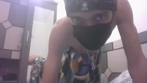 Snapshot of devil0332_0346 chatting on 11-13-25, 05:45 devil0332_0346 online show from 11-13-25, 05:45