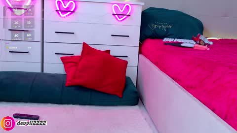 Devill2222 online show from 04-19-26, 08:02