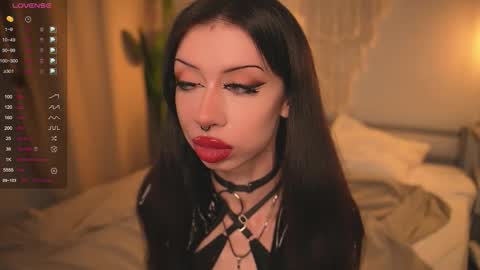 Snapshot of devilss_toy chatting on 10-29-25, 04:20 CIBELLE online show from 10-29-25, 04:20