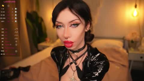 Snapshot of devilss_toy chatting on 11-04-25, 04:06 CIBELLE online show from 11-04-25, 04:06