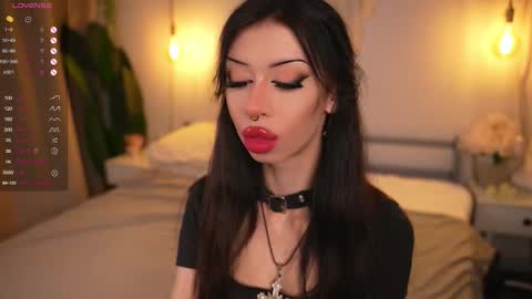 Snapshot of devilss_toy chatting on 11-09-25, 03:32 CIBELLE online show from 11-09-25, 03:32