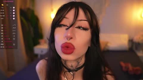 Snapshot of devilss_toy chatting on 11-22-25, 03:33 CIBELLE online show from 11-22-25, 03:33